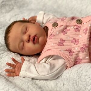Realistic reborn art baby doll